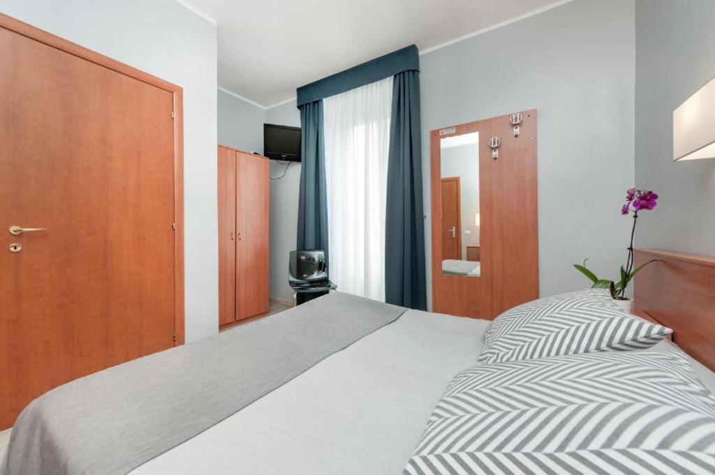 Hotel Roi Рим Екстериор снимка
